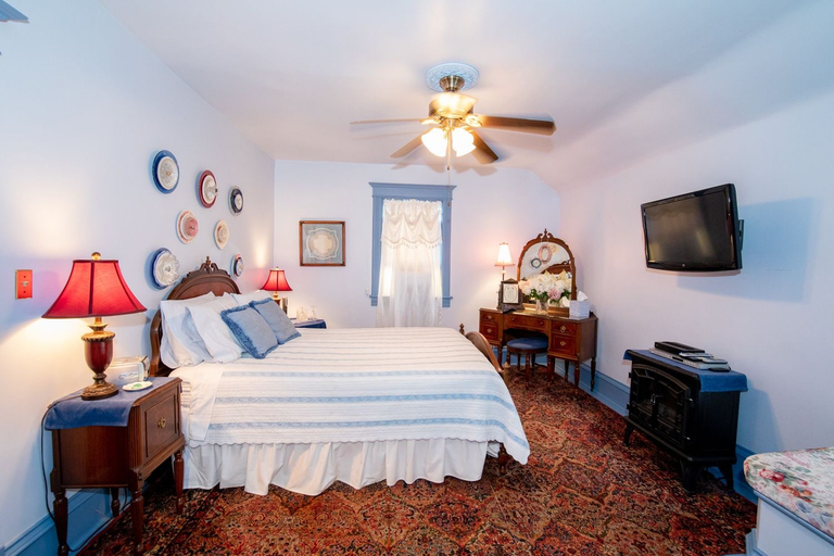 Bedroom 3, Garden Gate BnB, Door