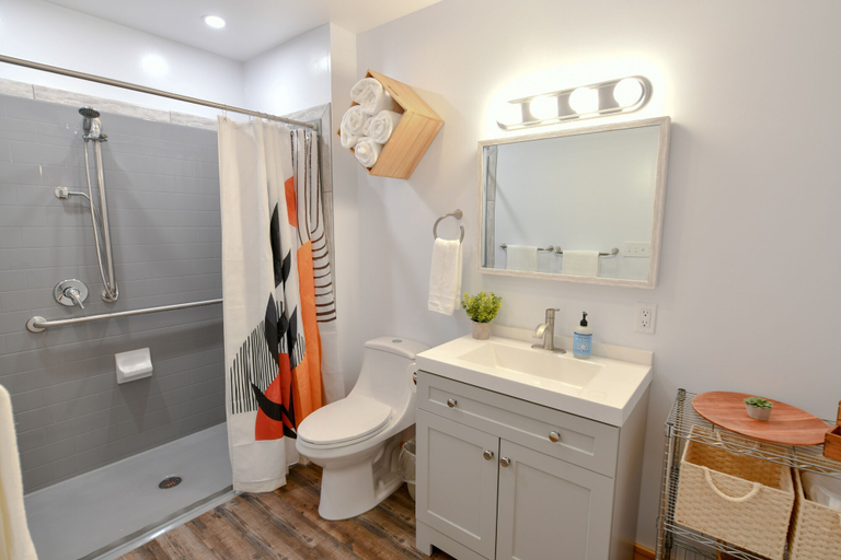 Bathroom 4, The Darmont Hotel and Suites, Ravalli