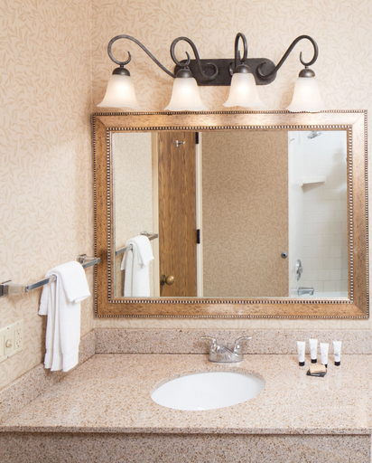 Bathroom 4, Red Lion Hotel Eureka, Humboldt
