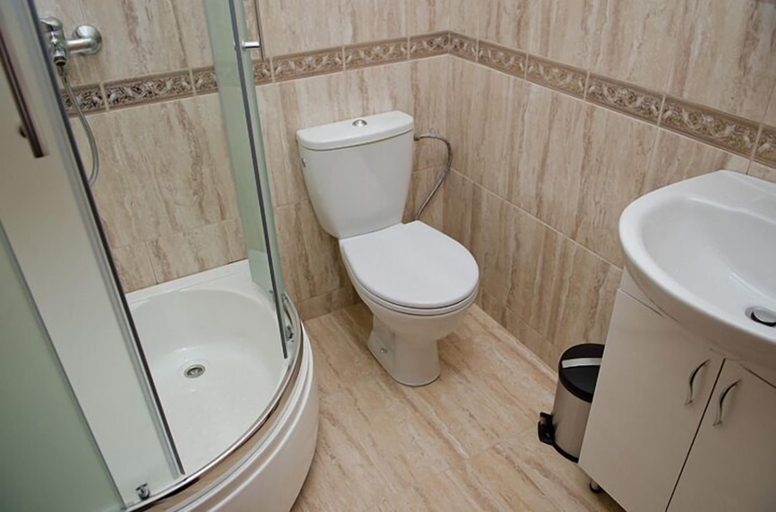Bathroom 3, Afrodita Hotel, Drohobyts'ka