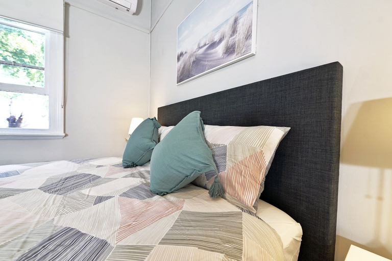 Bedroom 1, Staycation Holiday Bendigo Pet-Friendly, Gr. Bendigo - Inner North