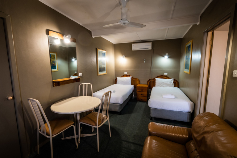 Bedroom 2, Ardeanal Motel West Wyalong, Bland