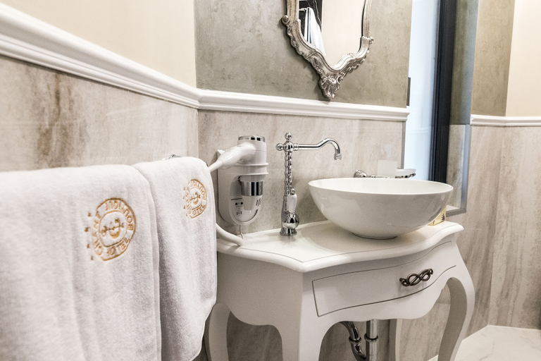 Bathroom 4, Grant Hotel Boutique, Arad