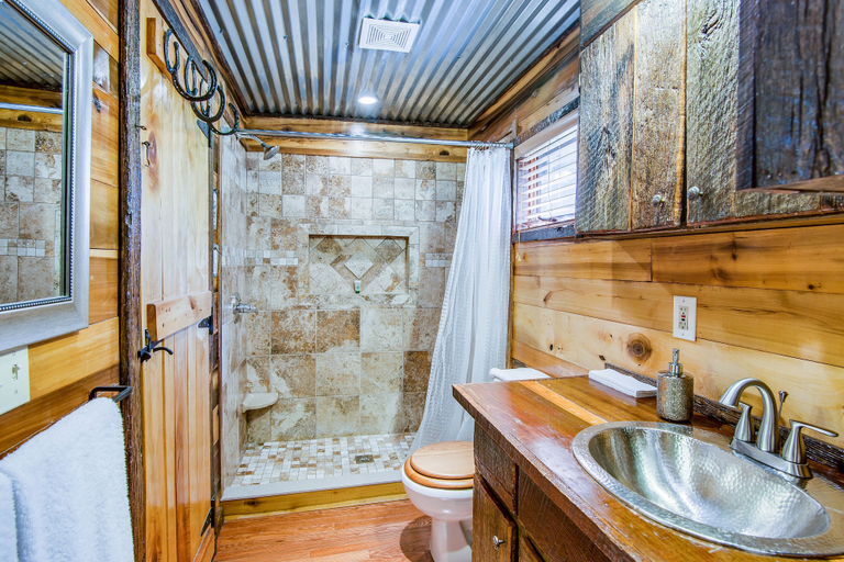 Bathroom 4, Butterfly Hollow B&B, Smith