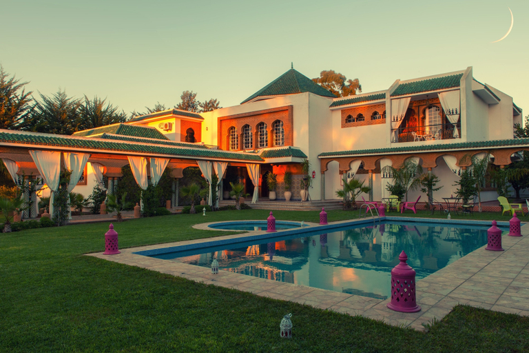 Exterior & Views