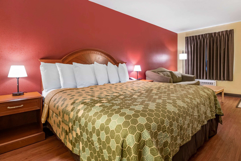 Bedroom 2, Econo Lodge Inn & Suites Maingate Central, Osceola