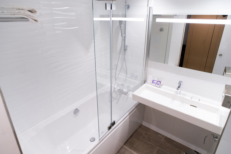 Bathroom 5, Hôtel Ariane, Bouches-du-Rhône