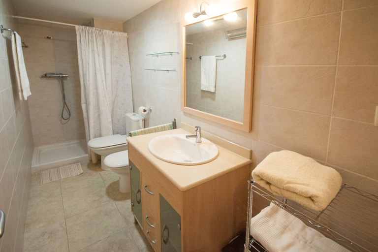 Bathroom 4, Apartment Kistars, Girona