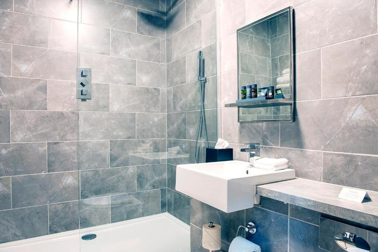 Bathroom 5, Manchester Hall, Manchester