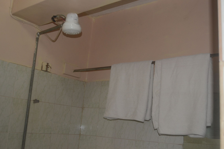 Bathroom 3, Kim's Dishes Hotel, Narok North