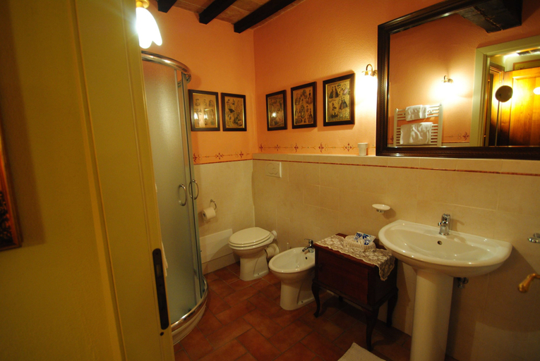 Bathroom 5, Albergo Torre Sangiovanni, Perugia