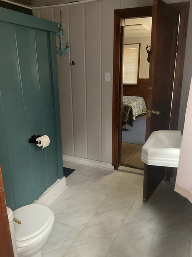 Bathroom 3, Fireside Village Cabins, Otsego