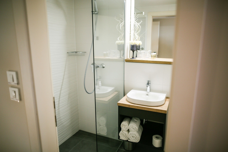 Bathroom 4, Ambient Hotel, Domžale