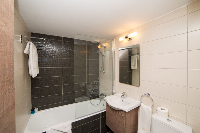 Bathroom 4, Helios Bay Hotel Apartments