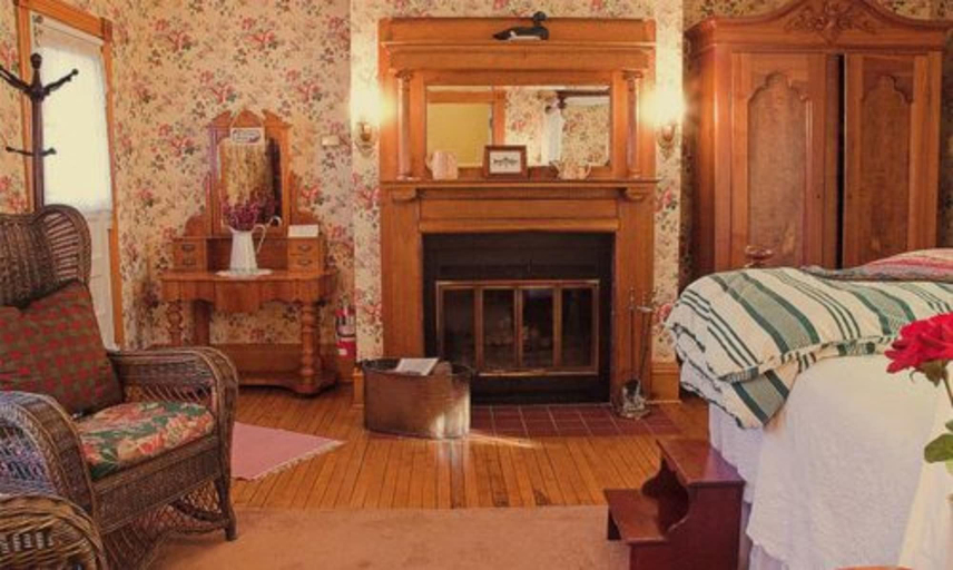Bedroom 2, White Lace Inn, Door
