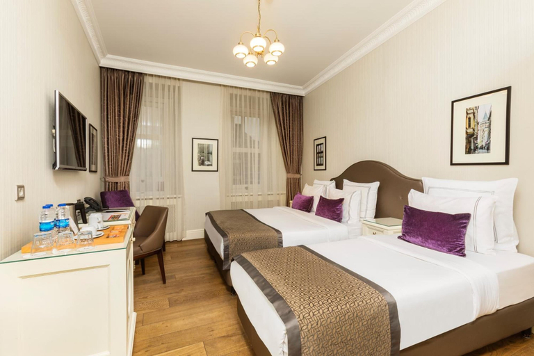 Bedroom 4, Meroddi Galata Mansion, Beyoğlu