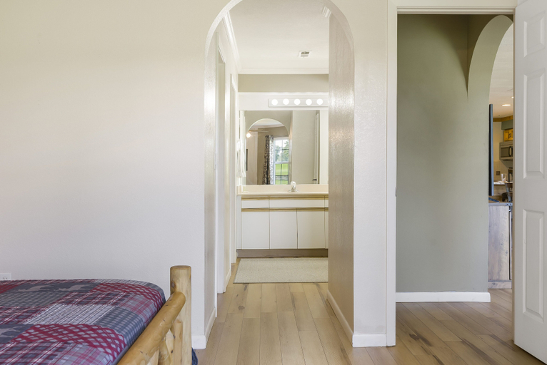 Bedroom 3, The Golf Lodge, Taney