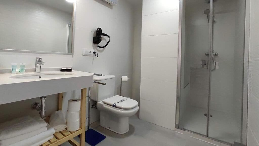 Bathroom 3, Apartamentos Lusitania, Badajoz