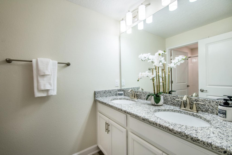 Bathroom 4, 9039dld00, Osceola