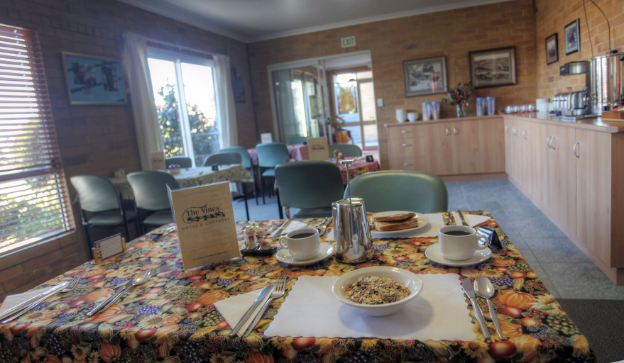 Food & Drinks 4, The Vines Motel and Cottages, Stanthorpe