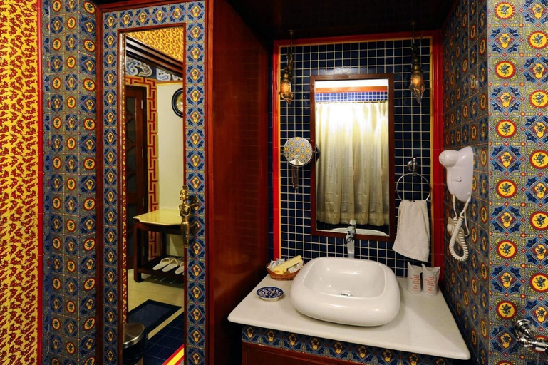 Bathroom 4, Pearl Palace Heritage, Jaipur