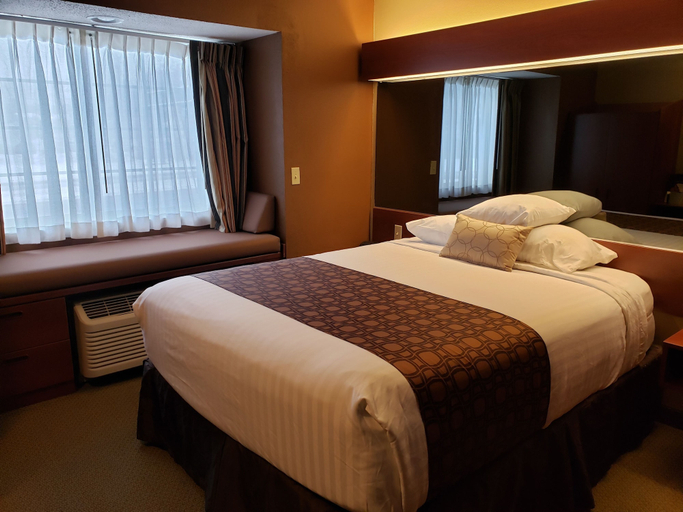 Bedroom 4, Microtel Inn & Suites by Wyndham Dover, Strafford
