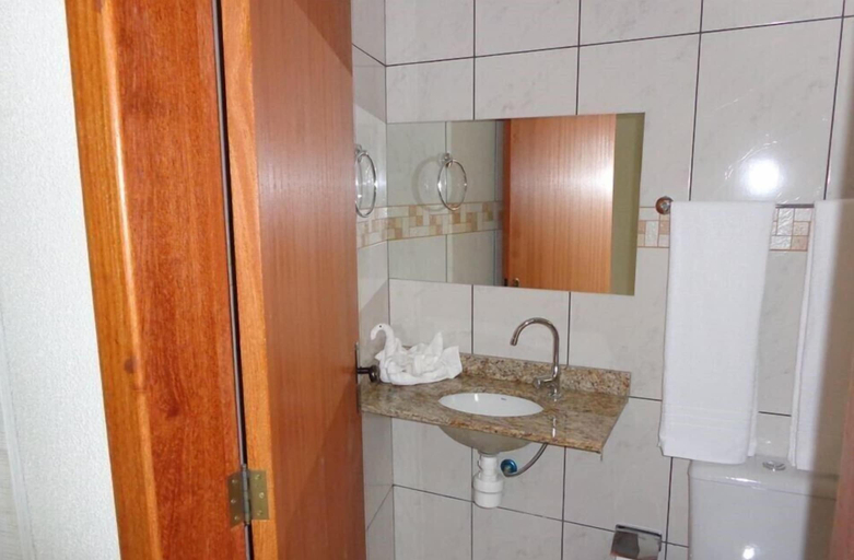 Bathroom 3, Lebanon Praia Hotel, Tramandaí