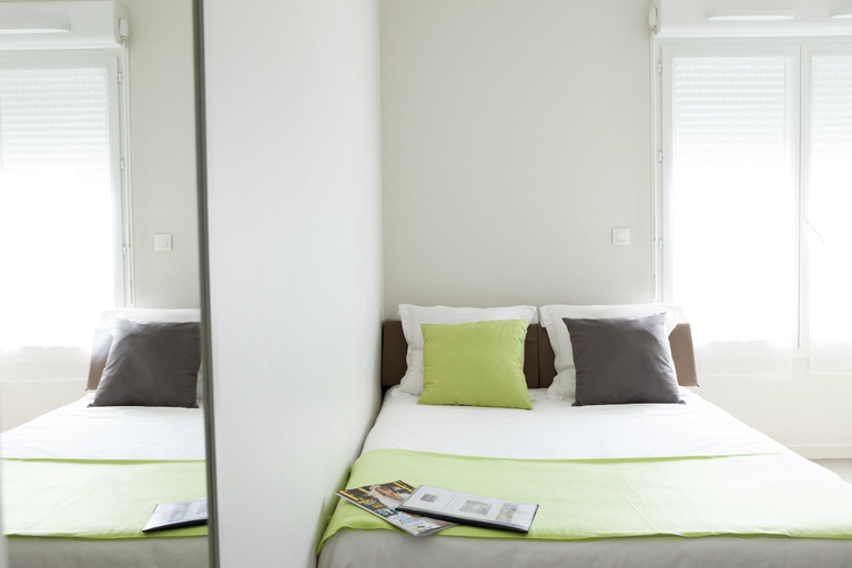 Bedroom 4, L'Aéronat, Yvelines