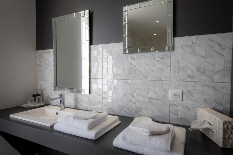 Bathroom 5, Au Manoir des Loges, Manche