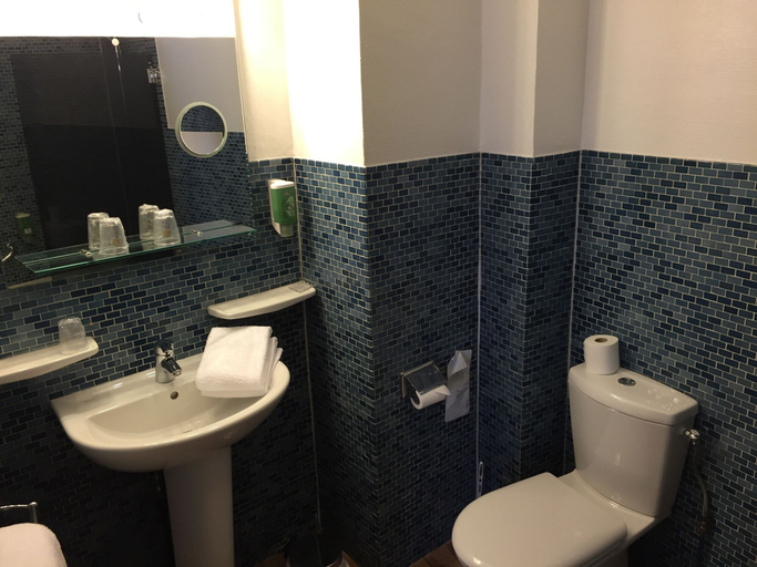 Bathroom 4, Grand Hôtel de l'Univers, Somme