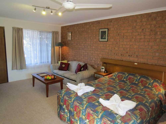 Bedroom 4, Colonial Motor Inn Pambula, Bega Valley