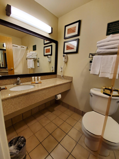 Bathroom 5, Country Inn & Suites by Radisson, Bend, OR, Deschutes
