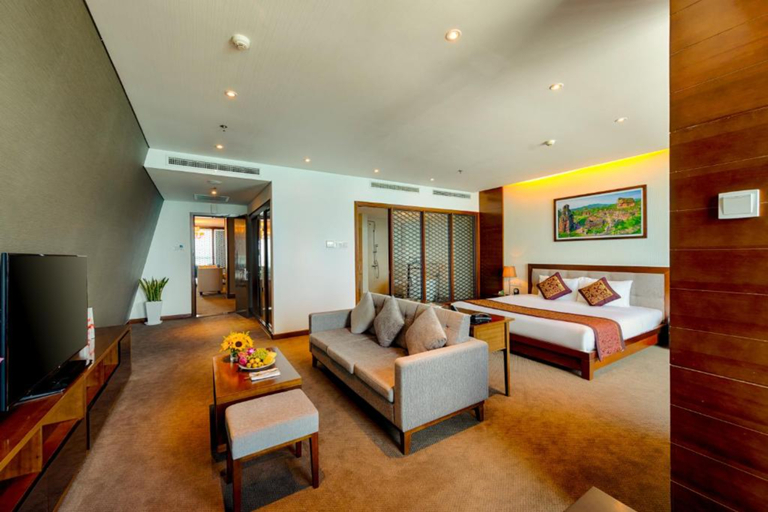Grand Tourane Hotel Da Nang - Tap to explore photos