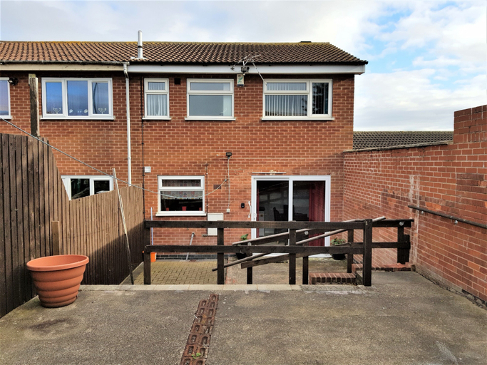 Exterior & Views 2, Penllech House - Huku Kwetu, Nottingham