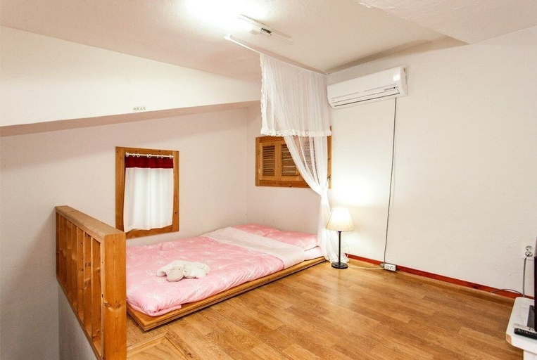 Bedroom 3, Jirisan Shiri Pension, Gurye