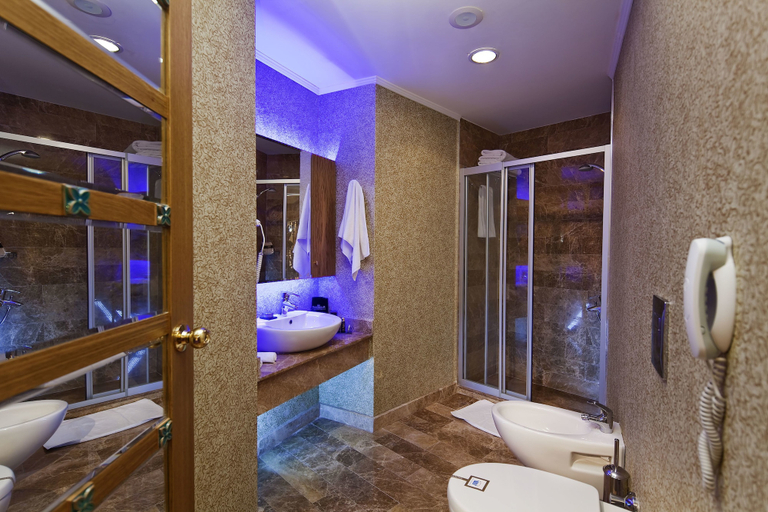 Bathroom 5, Granada Luxury Resort Okurcalar - All Inclusive, Alanya