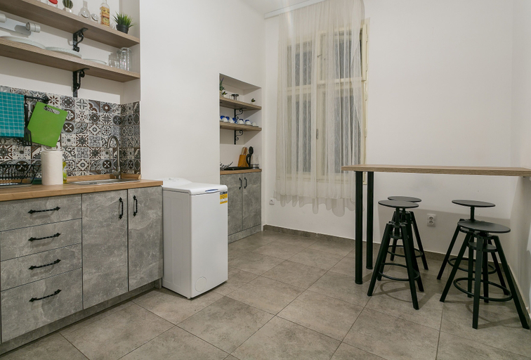 Others 5, Apartment Piano, Belgrade