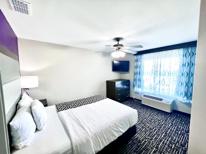 Bedroom 4, La Quinta Inn & Suites by Wyndham Pharr North McAllen, Hidalgo