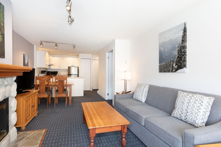 Others 5, Lake Placid Lodge by Whiski Jack, Squamish-Lillooet
