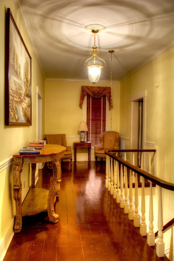 Others 5, Emma's Bed and Breakfast, Clark