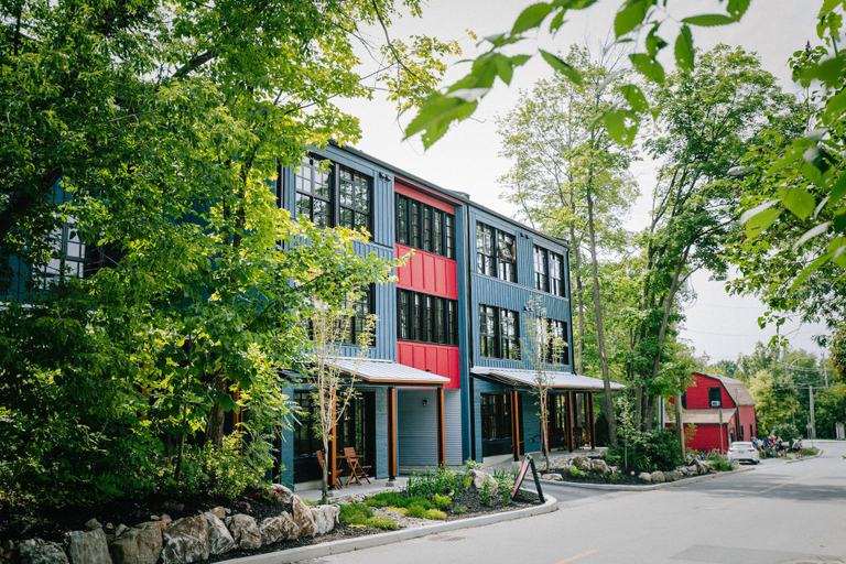 Exterior & Views