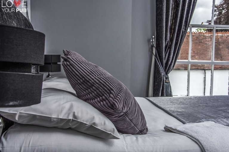 Bedroom 2, Robin Hood Inn, Hampshire