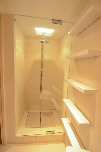 Bathroom 3, 1 Chambre Grand hotel, Alpes-Maritimes