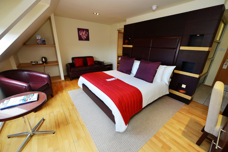 Bedroom 3, Glynhill Hotel, Renfrewshire