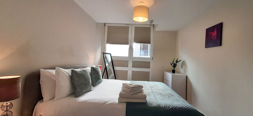 Bedroom 1, One Bed Serviced Apt Moorgate, London
