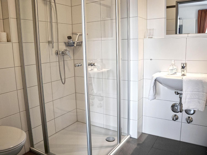 Bathroom 3, Apparthotel Ampertal, Freising