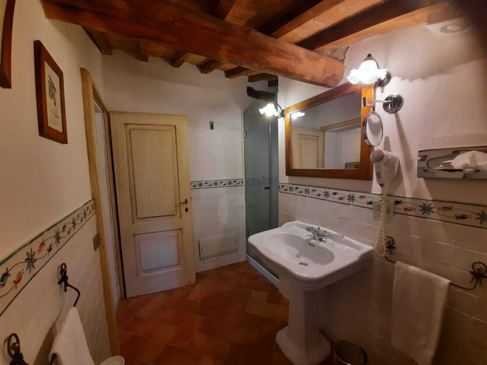 Bathroom 5, Villa Curina Resort, Siena