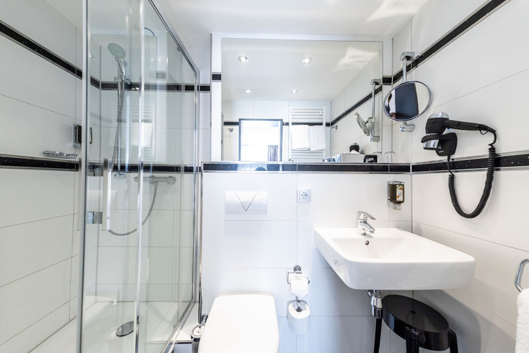 Bathroom 4, Mauritius Komfort Hotel in der Altstadt, Köln