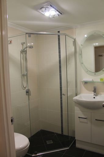 Bathroom 3, The Cliff House, Brisbane