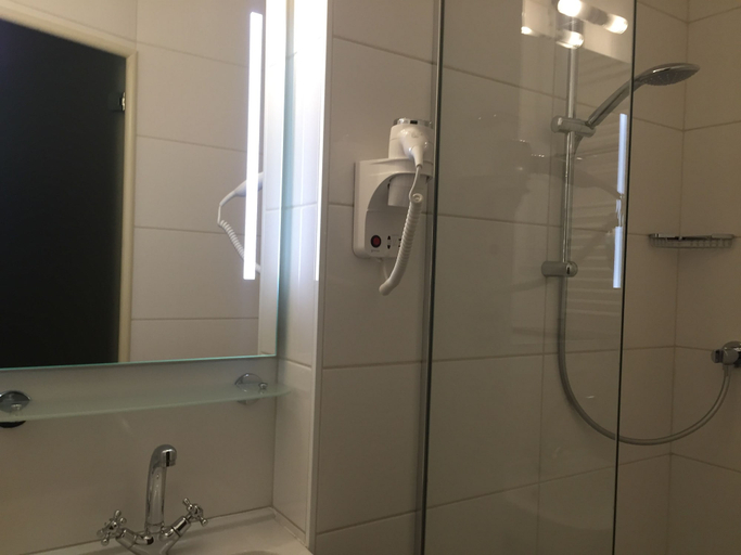 Bathroom 4, Hotel De Gulden Waagen, Nijmegen